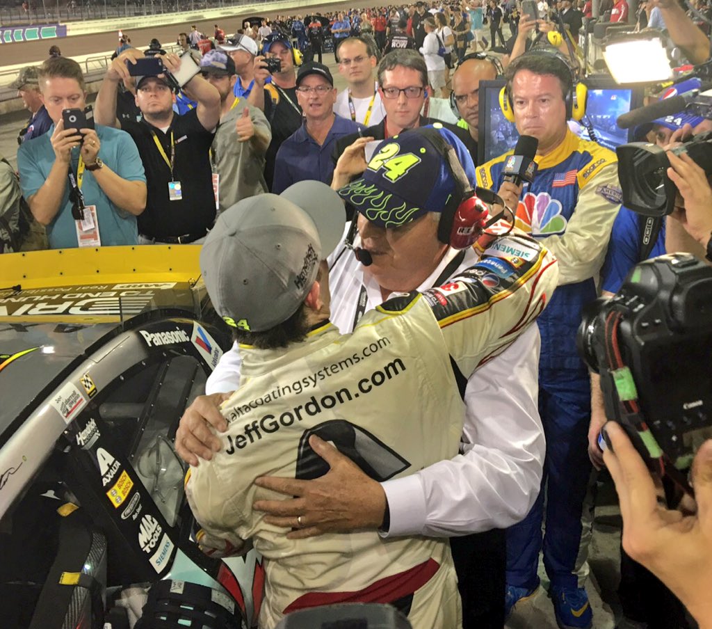 TeamHendrick's tweet photo. .@JeffGordonWeb presents Mr. H his helmet after stepping out of the No. 24 for the final time.

#24ever https://t.co/mBCjyXkwtL