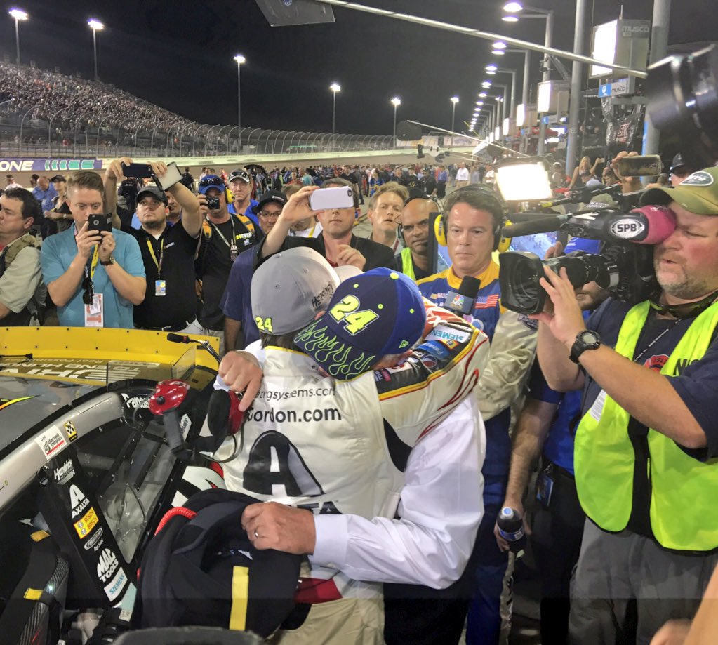 TeamHendrick's tweet photo. .@JeffGordonWeb presents Mr. H his helmet after stepping out of the No. 24 for the final time.

#24ever https://t.co/mBCjyXkwtL