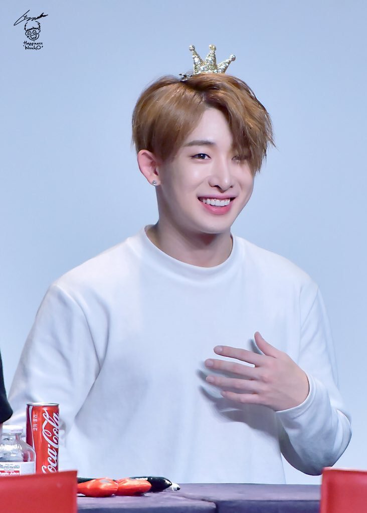 [Appreciation] no one told me wonho from monsta x was this cute ...
