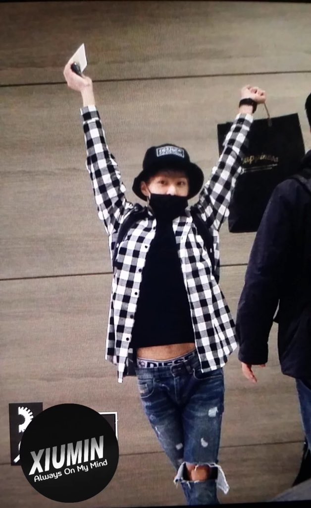 xiaolumin_ke_ai's tweet image. シゥちゃんがハジケてて
あまりに綺麗で
「僕を変えて」と、お尻に書いてあるパンツ履いてるから、昨日から若干動揺中。

指輪2個発言に続き、鹿の小出しのカミングアウトを期待;^_^A