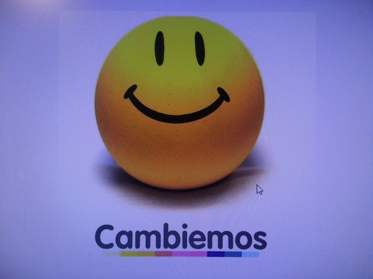 romigutierrezok's tweet photo. Soy una adelantada ... #cambiemos usa el mismo logo que mi grupo de entrenamiento #SmileTraining https://t.co/zq4Rn4CFJ7