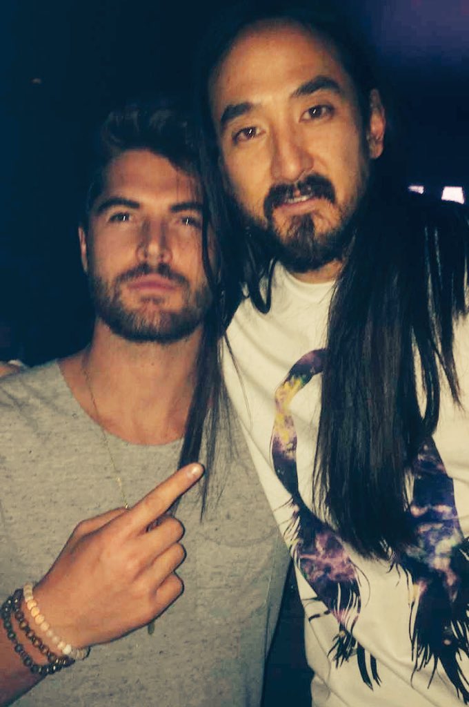 itsNickBateman's tweet photo. Dodging cakes all night 🎂 https://t.co/ESgVLUvlm8