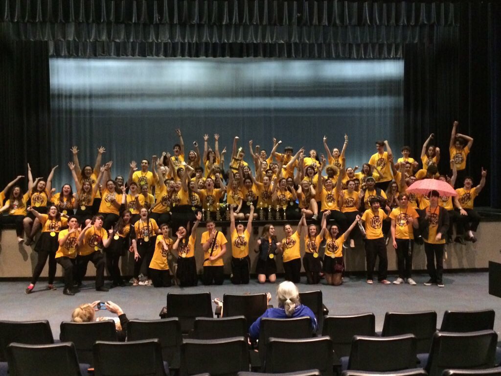 thespiancrushes's tweet photo. troupe 2329 participants and workers from district 3 who won critic's choice for their one act https://t.co/F9lJYdHSaY