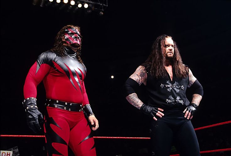 andreslicht's tweet photo. Hoy estará junta la dupla que me hacia ver el @WWE cuando niño #SurvivorSeries https://t.co/qqAF7PNMVU