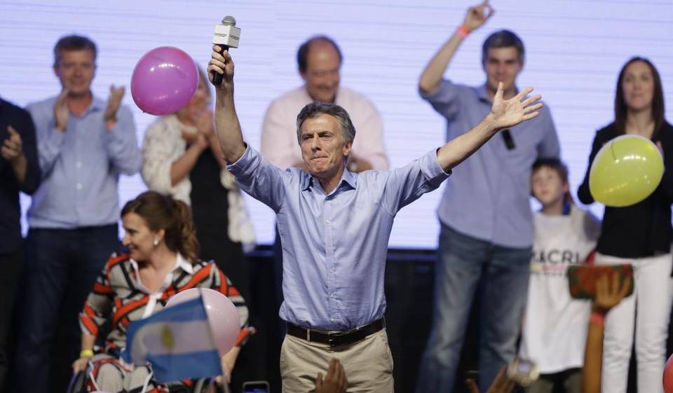 MiamiHerald's tweet photo. Opposition candidate Mauricio Macri wins Argentine election, ending ‘Kirchner era’ | https://t.co/OMkgr8huHG https://t.co/8ZHFe90Q5d