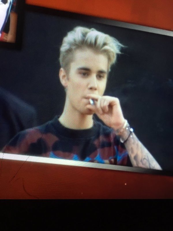 biebersmaniabr's tweet photo. Justin no red carpet do AMA 2015, no Microsoft Theater - Los Angeles - (22/11).

#BieberOnAMAs #BieberMBRAMAs https://t.co/3UFlg4p4lw