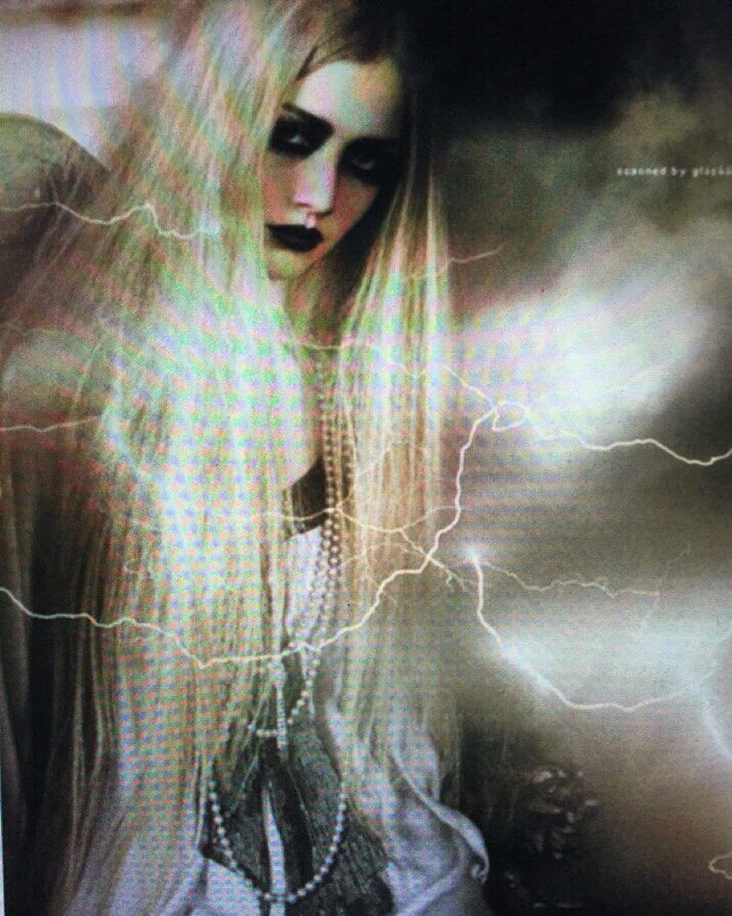 inactive316x21's tweet photo. She slept with wolves without fear #femininity #fierce #power #strikes #lightning #witch_inspiration #witch_beauty https://t.co/rrdoNdKGGT
