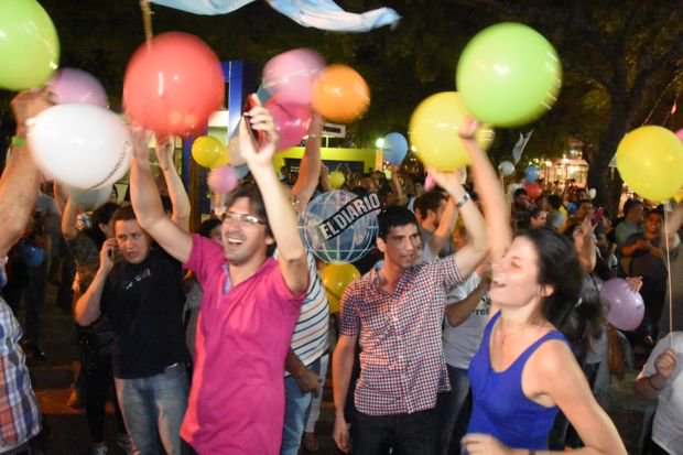 Misiones:Cambiemos festeja  y la renovación admitió que "hay que agachar la cabeza" primeraedicion.com.ar/nota/208149/mi…