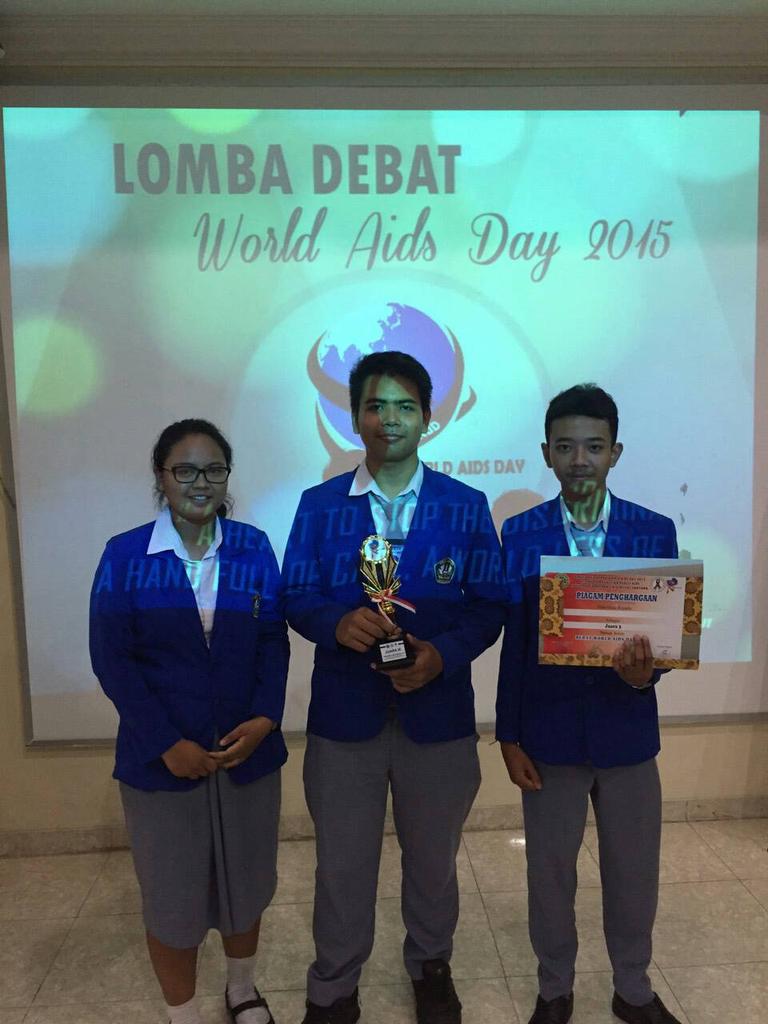Congratss adi,annisa, yusa, juara 3 debat WAD !!!