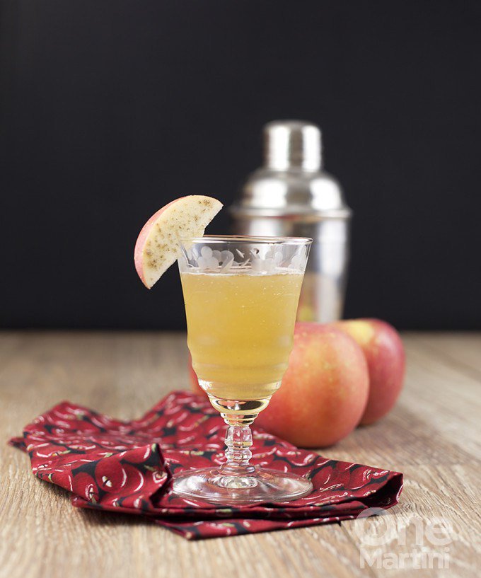 Apple Blossoms {a cachaca calvados cocktail} onemartini.com/cachaca-calvad…