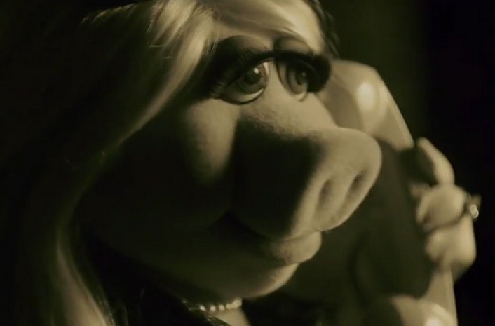 billboard's tweet photo. Miss Piggy perfectly channels Adele in this hilarious "Hello" parody https://t.co/TaDefvmgS9 #AMAs https://t.co/ZQyYpzirzS