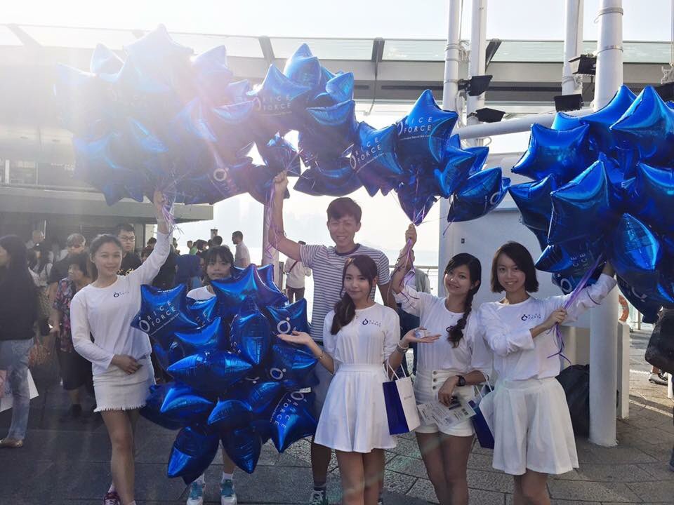 riceforce's tweet photo. 3連休最終日、皆さん思いっきり楽しんでいますか?こちら香港ではライスフォースエンジェルたちが元気にバルーンを持ってお待ちしています♫ #facesss #riceforce https://t.co/ThbewrJDNl