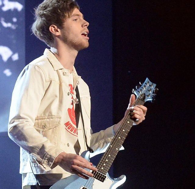 AusSquad5SOS's tweet photo. Luke on #AMAs #5SOSAMAs #MTVStars 5SOS #ARIAS5SOS https://t.co/wuZ3kHw2k7