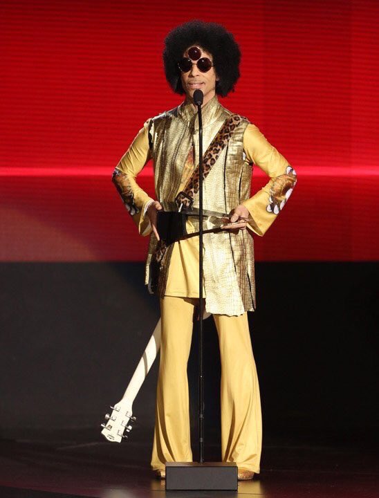 Baron3121's tweet photo. #VEST by @magpietoronto #3RDEYEWEAR by @cocoandbreezy #GUITAR by #VOX COOL by @Prince3EG #AmericanMusicAwards #AMA15 https://t.co/8xKGa89DBI