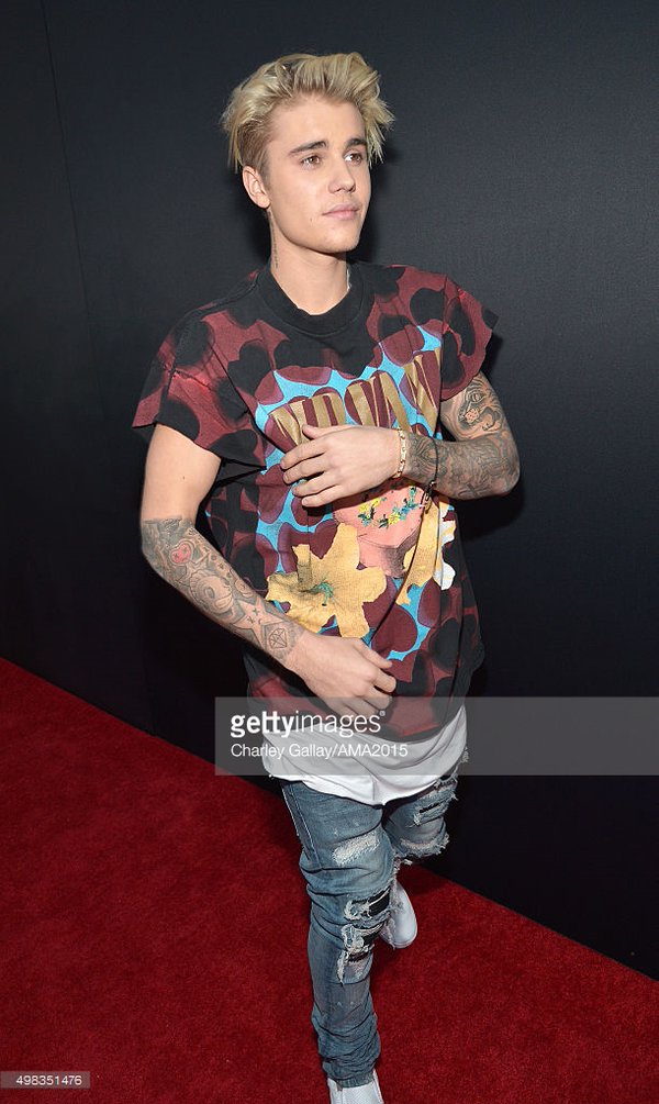 ValeriaBullones's tweet photo. #AMAs #BieberOnAMAs  #JustinBieber  <3 https://t.co/EWF8ipbrHX