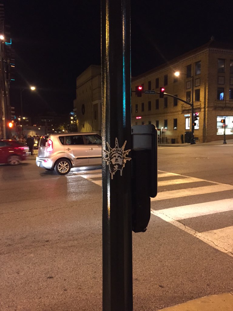 CptKirkeMWHS's tweet photo. Downtown KC hip level light post. #LadyDripperty https://t.co/hLs1DRFNZE