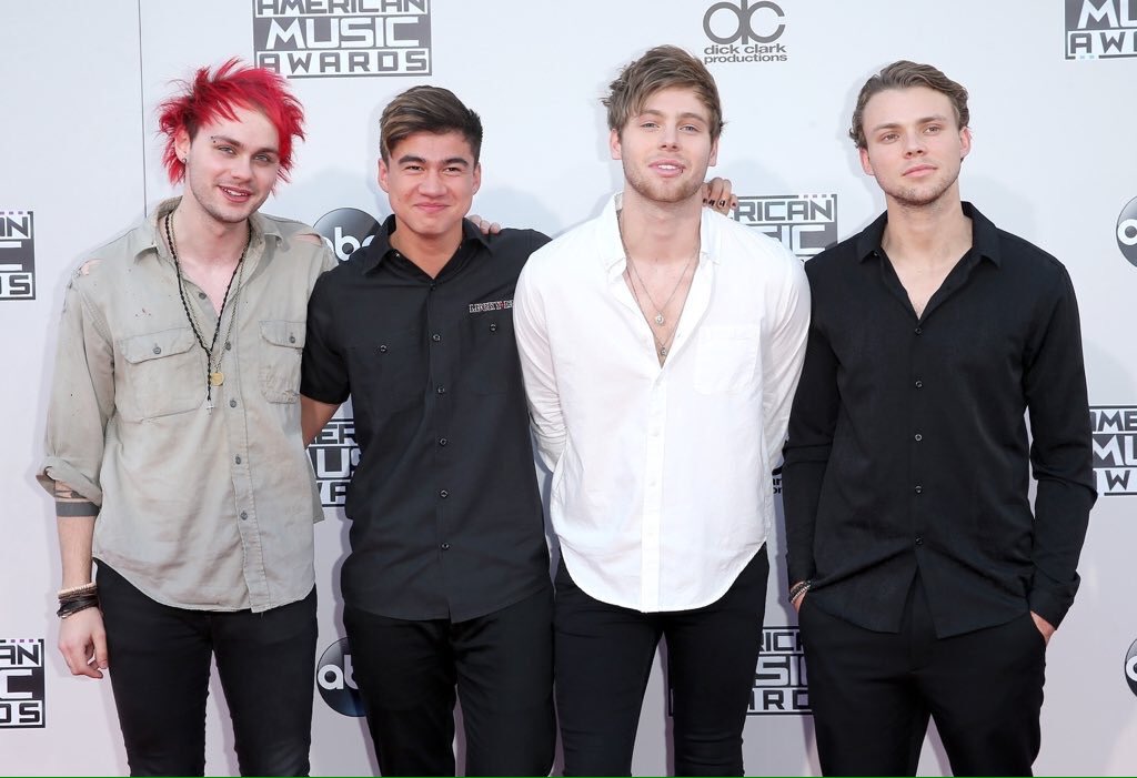 norilovesTaylor's tweet photo. #AMAs 

Red carpet ❤️

@@5SOS 

#5SOSAMAs 
 
#Tay_Ari_loveの海外情報 https://t.co/i5IzPc5KhY