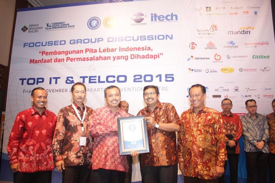 whitvanilla's tweet photo. Telkom Top IT &amp; Telco 2015 in Indonesia, Top ASEAN Infrastructure 2015 https://t.co/YohGCZXjhX #TelkomKingofDigital https://t.co/Ln7A1k5olU