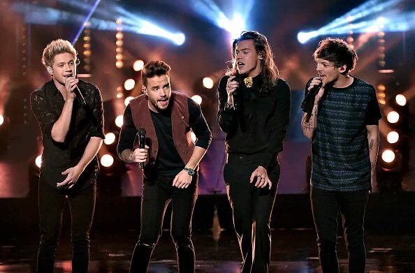 deardaniielle's tweet photo. RT FOR THE PERFECT PERFORMANCE EVER

@onedirection artist of the year #AMAs 
https://t.co/avCvtrQTlD
