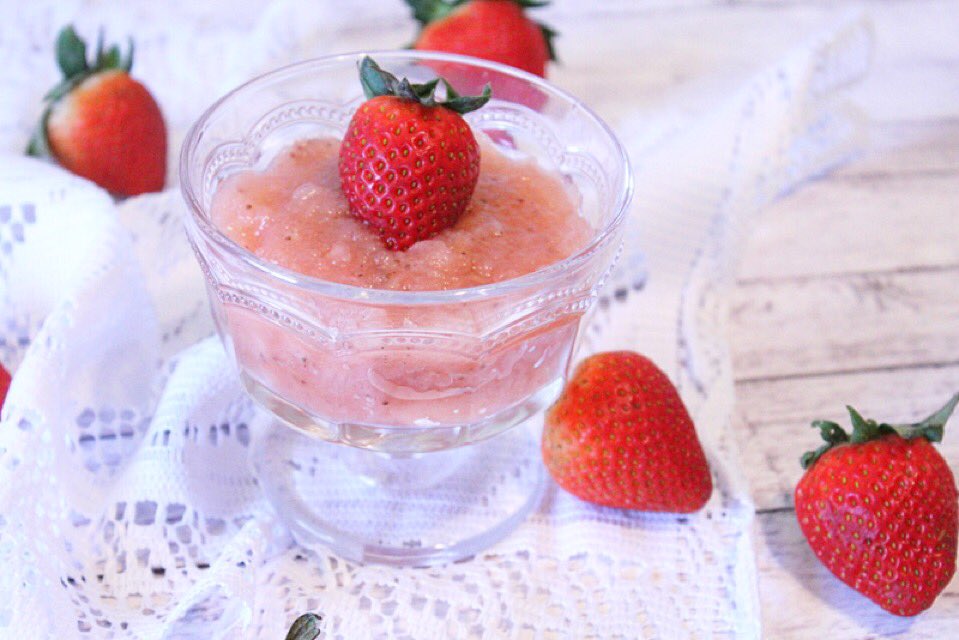 Ma dernière recette disponible sur mon blog est ma compote de pomme et fraise vanillée!