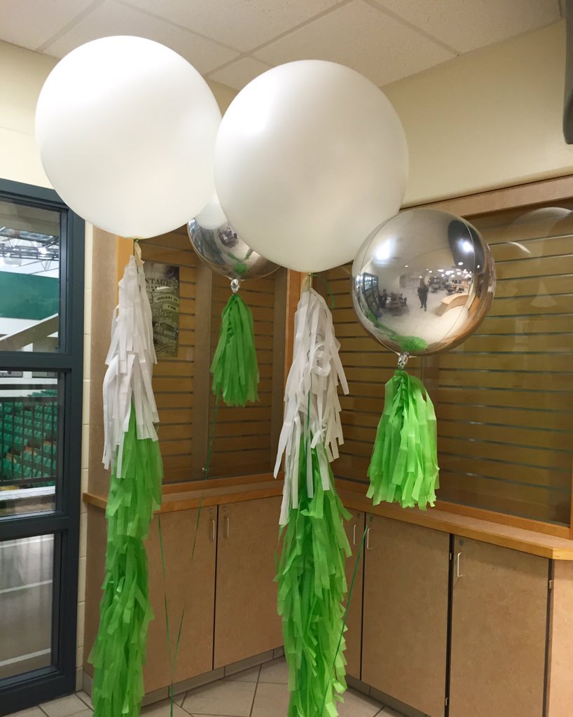 balloonaticyxe's tweet photo. From #SparkleBall to b-ball.  #gohuskies 🏀@universityofsaskatchewan https://t.co/CQL4E90dyB