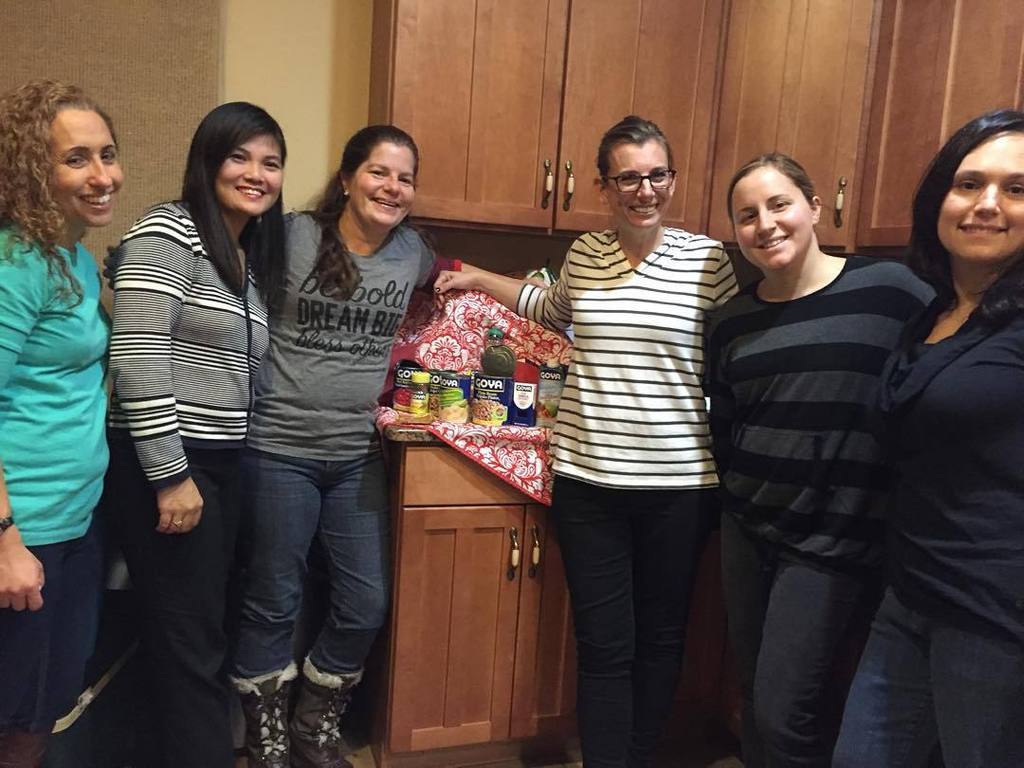 Jerseyfamilyfun's tweet photo. We rounded out our @rmhc Caring Cooks crew with other #NJ #bloggers & their friends. #12Da… https://t.co/eGg5IWCZjj https://t.co/LeynWeiad2