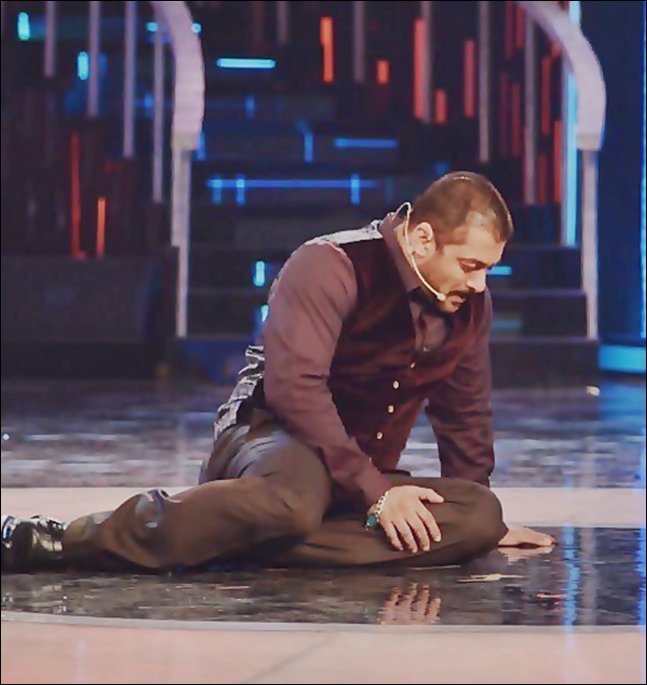 beingrghuvanshi's tweet photo. The Number One Super Star n The Number One Human Being @BeingSalmanKhan 👍👌🙏 ❤❤❤❤
#FanSePrem #SULTANBegins https://t.co/Q86kNQTzid