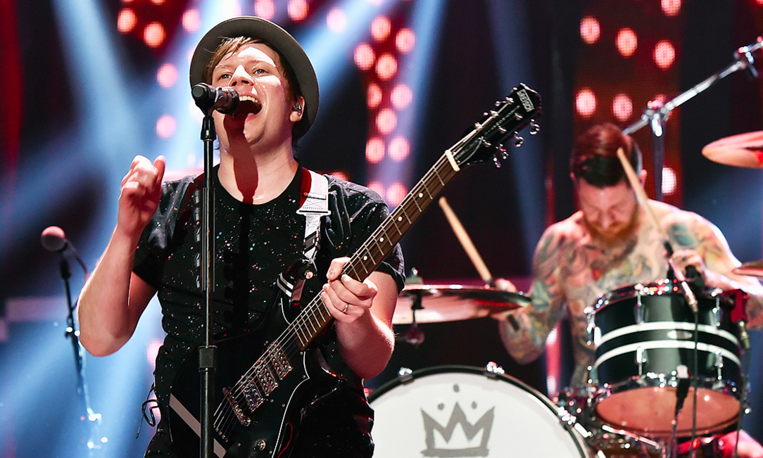 Congrats, <a href="/FallOutBoy/">Fall Out Boy</a> on winning Favorite Alternative Rock Artist at the #AMAs More winners: bit.ly/1MwyAty