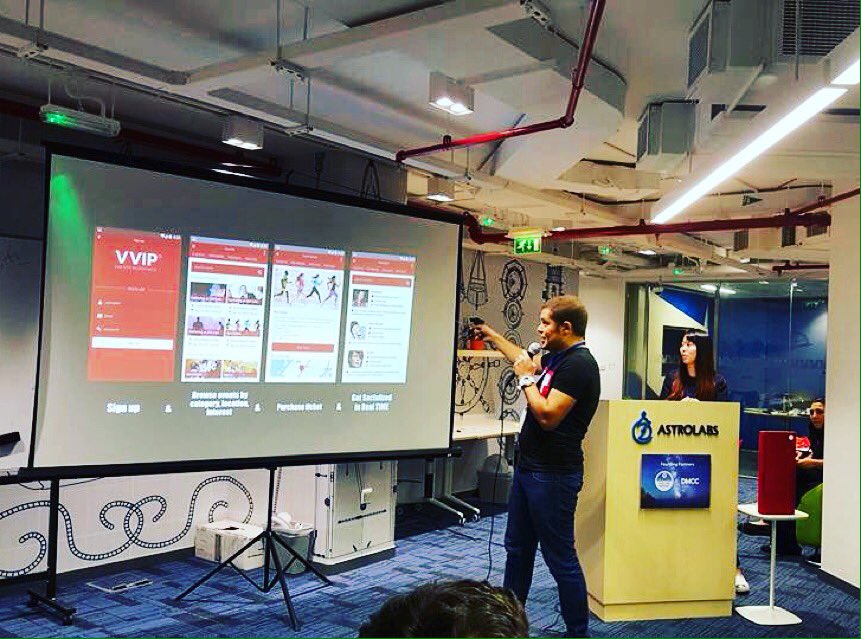 VVIP's tweet photo. Magic is something you make. 🎩 @SaberGhaith @SWDubai15 #gsb2015 #vvip #swdxb2015 #Entrepreneur #startup #Astrolabs https://t.co/MmBKYT7cRo