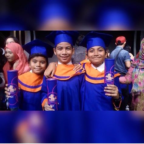 VirdaZakia2's tweet photo. Good Luck ya until kalian bertiga..😉 Sukses terus..Yeayy...😊👏🙌 https://t.co/7ngefGMHL2