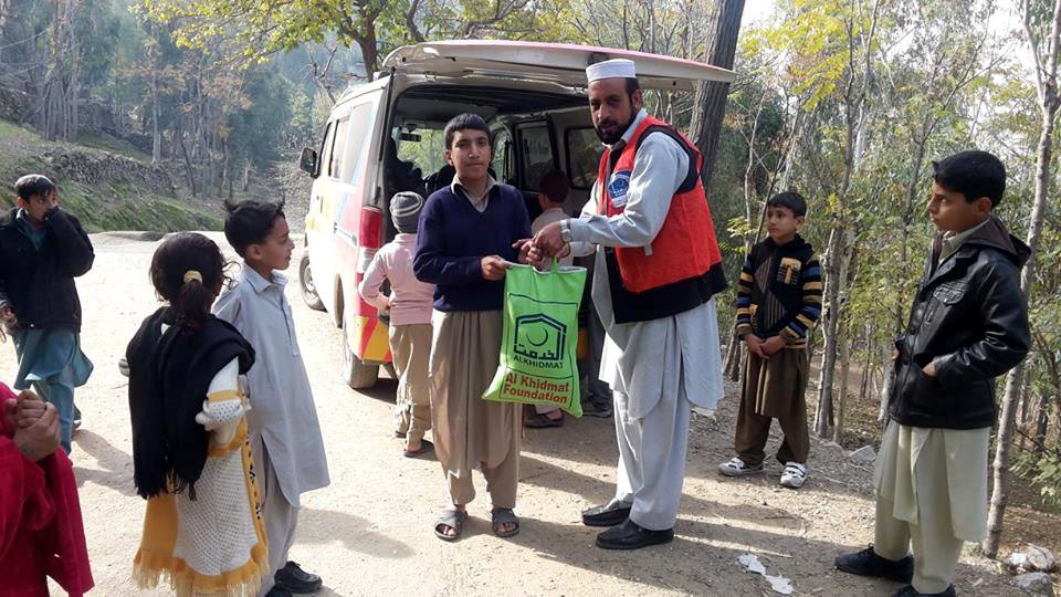 AlkhidmatOrg's tweet photo. #Alkhidmat_Foundation Distributes #Food_Packages and #Ration_Packs Among #Earthquake Affectees at #Dir_Lower https://t.co/NvQ78UZzNI