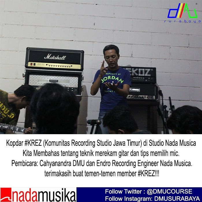 dmupro's tweet photo. Waw Mr.Cahya lagi berbagi ilmu tentang bagaimana si cara Recording Microphone dan Gitar dengan benar.. https://t.co/6qA0qoEaFq