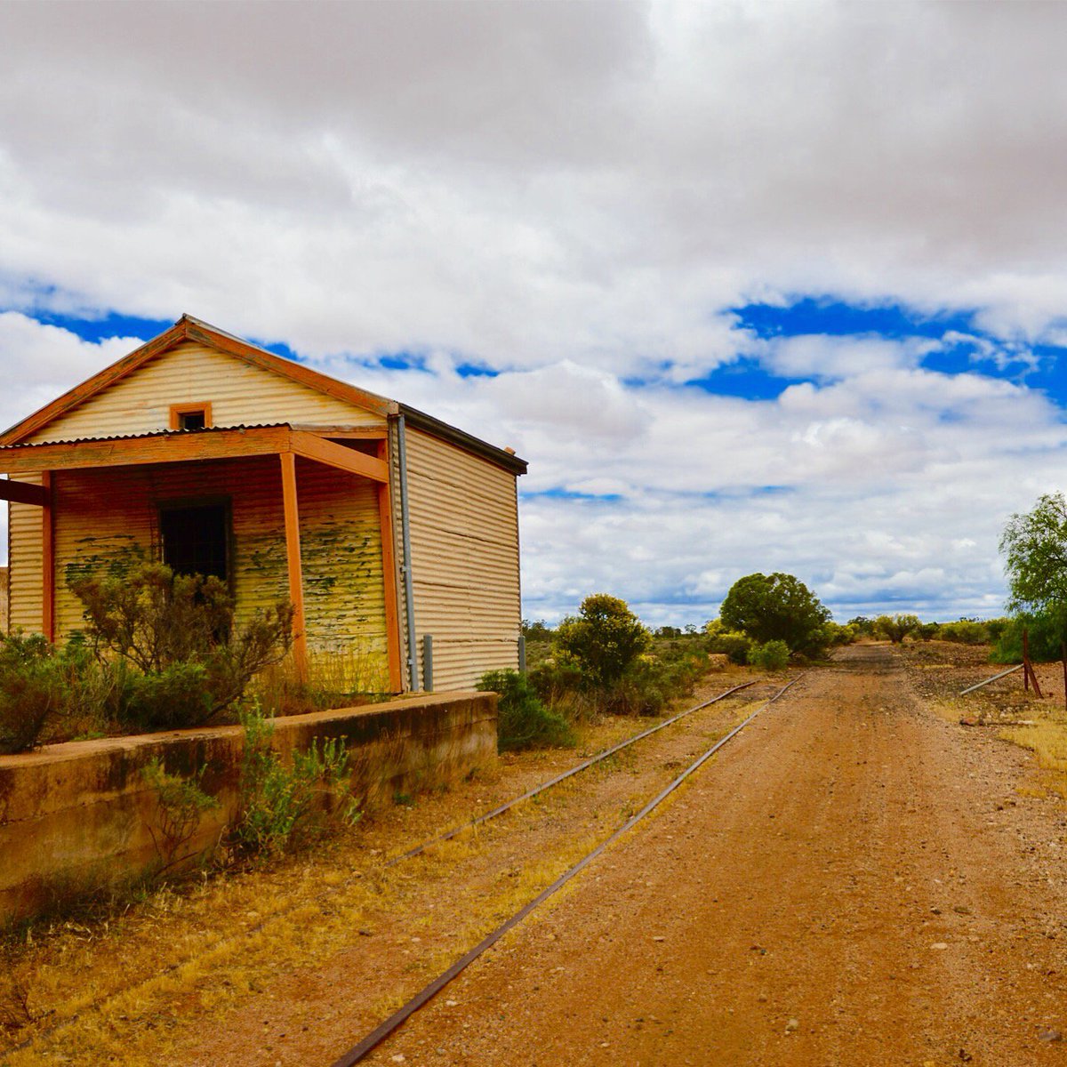 RossBartlett50's tweet photo. Has a โHigh Noonโ feel to it. Silverton NSW. Not many passengers since 1887. #Elddis #brokenhill #eliteRV #ecocamel https://t.co/2qPyefBzNP
