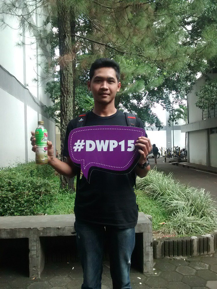 Irvanlam's tweet photo. @nugreentea line up nya cadas pisan euy #NugreenteaFreepass #DWP15 #bandung https://t.co/4uRvflHYsw