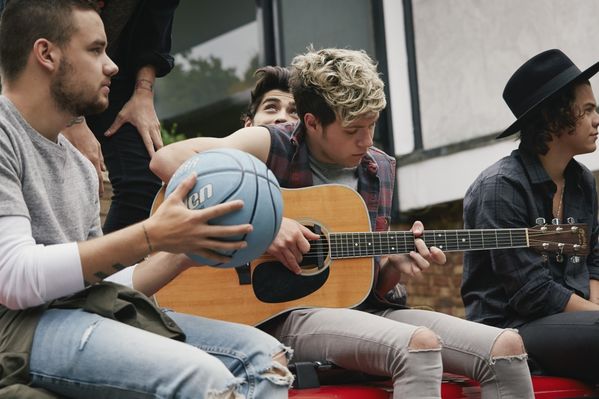 1DHQDaily's tweet photo. #MTVStars One Direction https://t.co/XlYFiELIKt