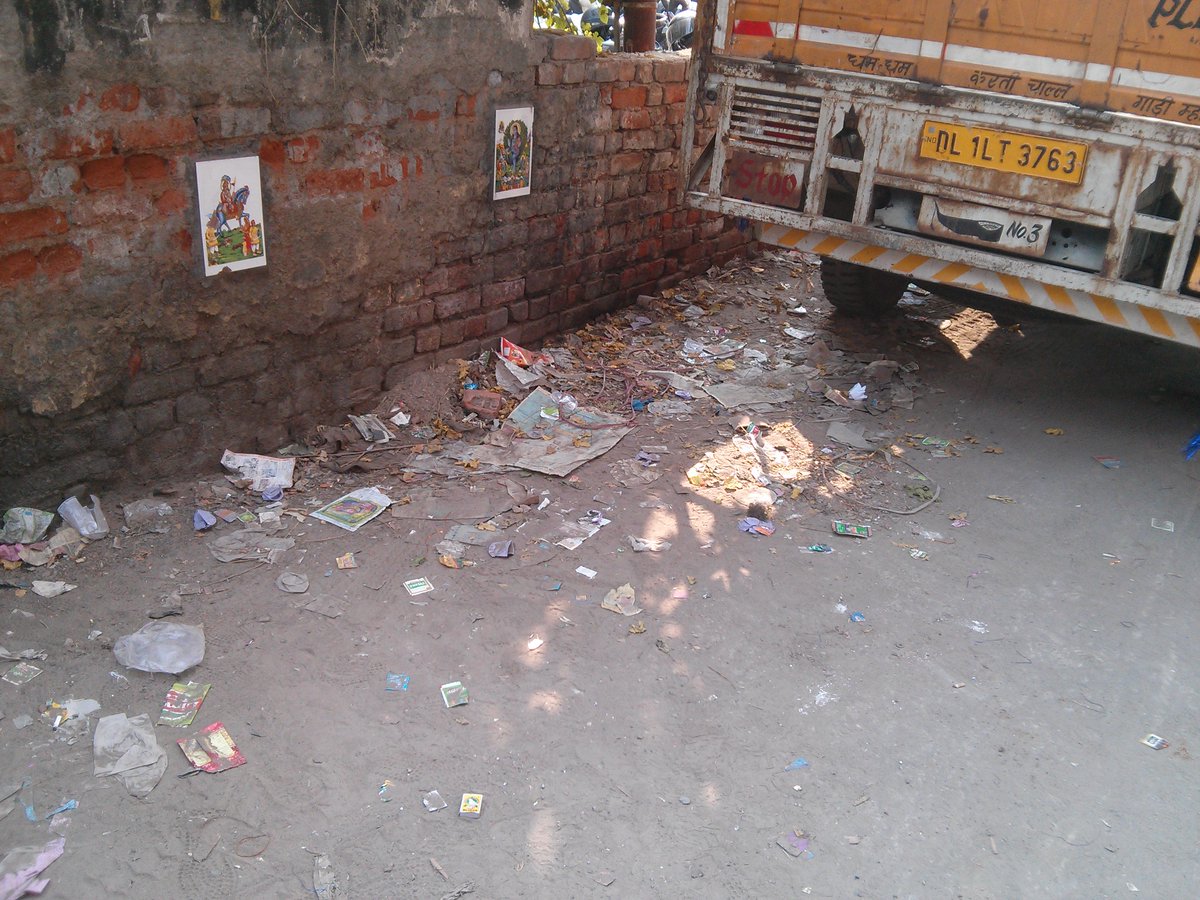 guptaaditya18's tweet image. Please fix (Road) @ bit.ly/1X8aiy8 @PMOindia #SwachhBharat (via @swachhbharatapp)