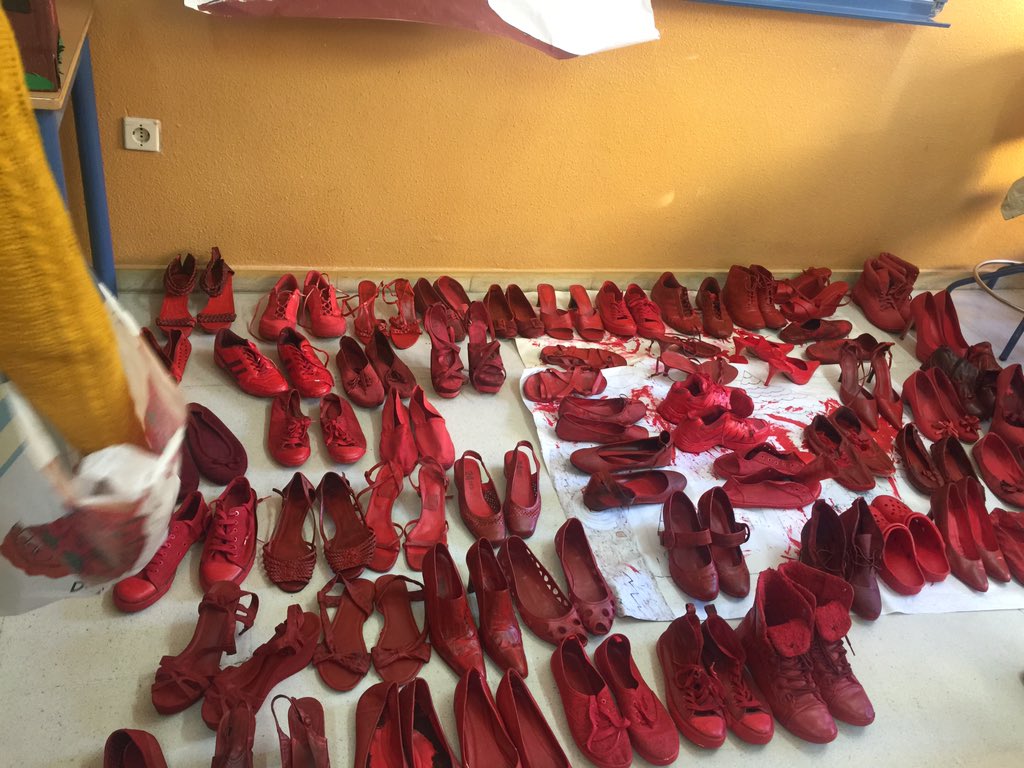 blaanquits's tweet photo. #zapatosrojosalgeciras https://t.co/PQEVqxBkia