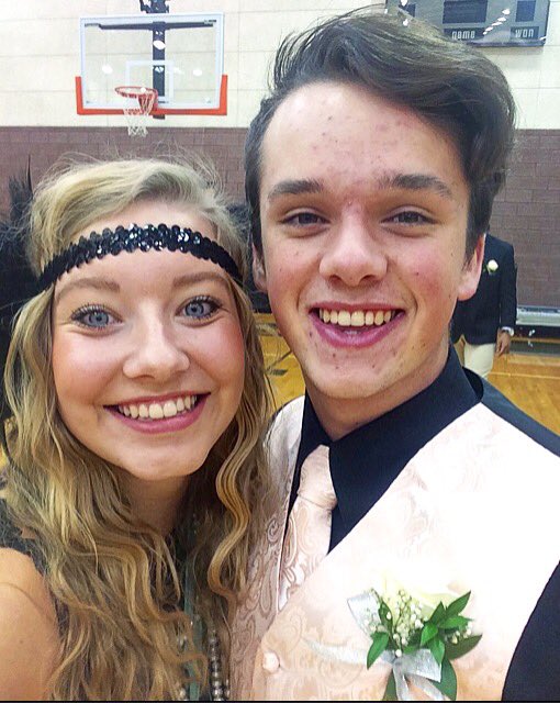 kaylss_14's tweet photo. Gatsby with my fave✌🏼️💕 #fallball2015 https://t.co/HZZ2fDf7vE