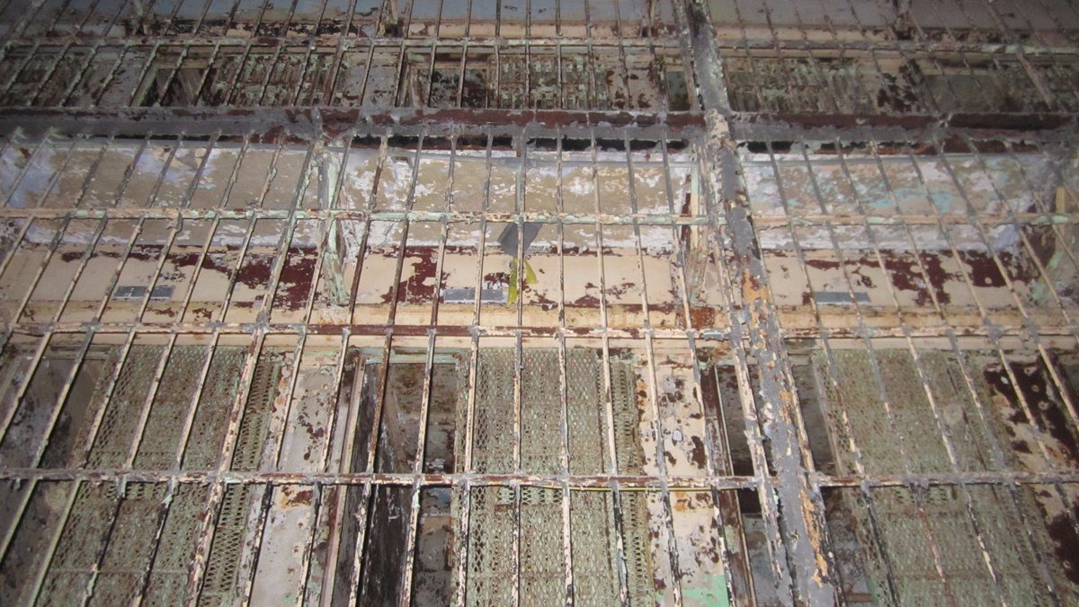 TeamSteve_Tango's tweet photo. We went to Mansfield Prison and saw the spot where GH marked the X forever ago! @Jchawes @grantswilson @dustinpari! https://t.co/q7EmkM0mnc
