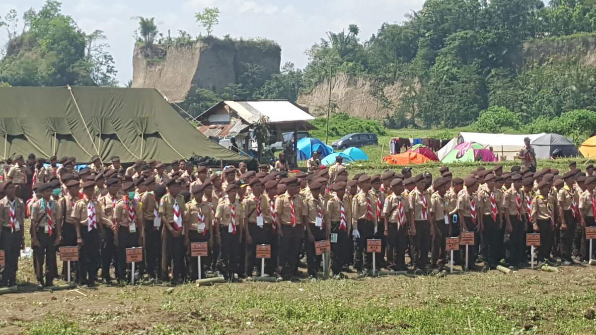 AdhyDault's tweet photo. Siang ini, dgn Kak Zainul Majdi (Gub NTB, Ka Mabida NTB), sy membuka Perkemahan Wirakarya Nasional di NTB #PWN2015 https://t.co/6volbZlhw0
