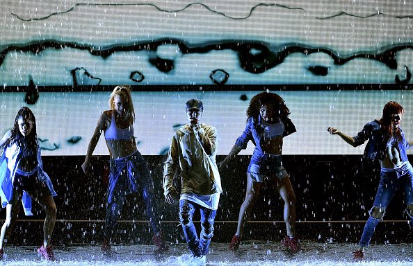 ThoughtsofJDB's tweet photo. I.C.O.N.I.C #BieberOnAMAs https://t.co/jFBVPcCVWD