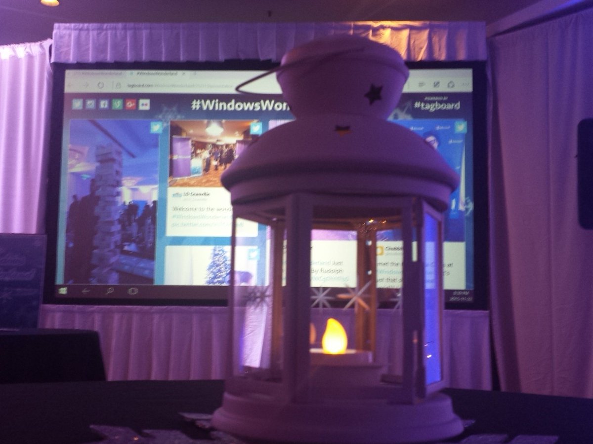 1920sbuster's tweet photo. These decorations are spot on π#WindowsWonderland https://t.co/bjYw095SGv