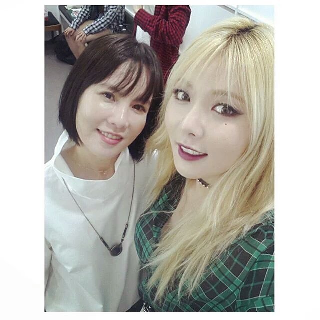 Real4M_Hyunah's tweet photo. 나의 뷰티멘토 한규리 원장님❤️ 감사해요. 말 잘듣��� 피부관리 열심히 할게요🙆 https://t.co/TGQk9BD20g