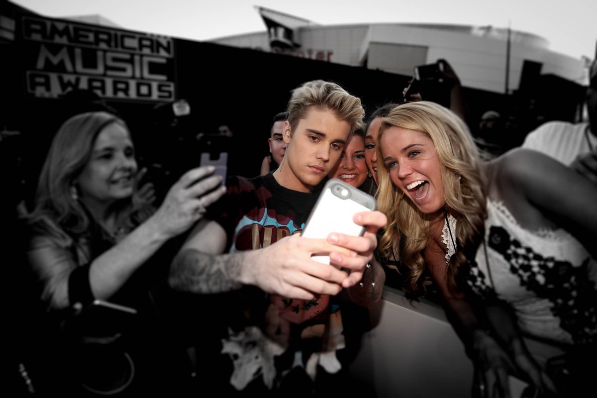 AMAs's tweet photo. The relationship between @justinbieber and his beliebers = priceless. 

#BieberOnAMAs #AMAs https://t.co/xZq3LIg5Zx