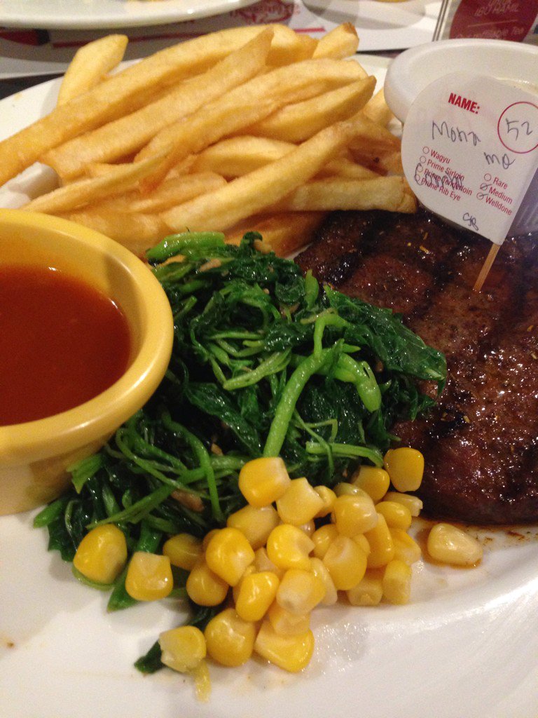 putemonalia's tweet photo. @novrisusanto join us for mondaymadness lunch @steakholycow #sweetsfortweets #campcitos @nauvall123 @rezarasyada https://t.co/1yySzcEDd9