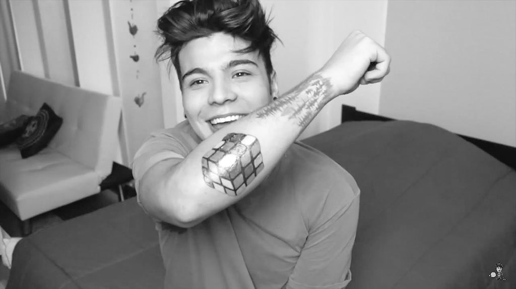 lauraruiz_14's tweet photo. "Ahora ya no sólo están en mi corazón, están tatuados en mi piel". #pdc https://t.co/VrCeOlrks7 https://t.co/H5GBS9eawB