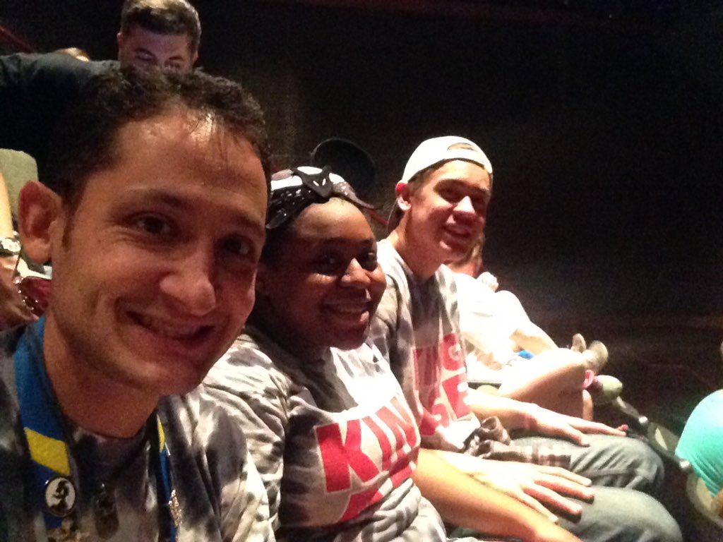 MathArellano's tweet photo. I loves me a show #Aladdin #KingCADA https://t.co/ECJDkuZyqV