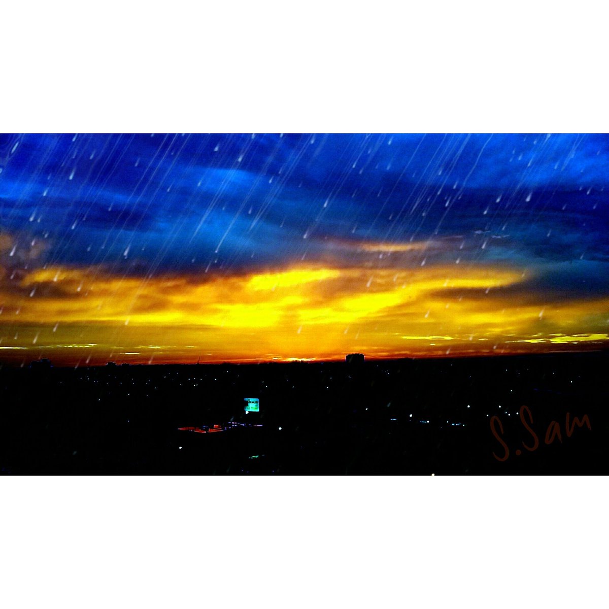 CarefullyCreat1's tweet photo. Toronto sky @CTVToronto @JustinTrudeau @Alevsahin58 https://t.co/Fu96WO6xyi