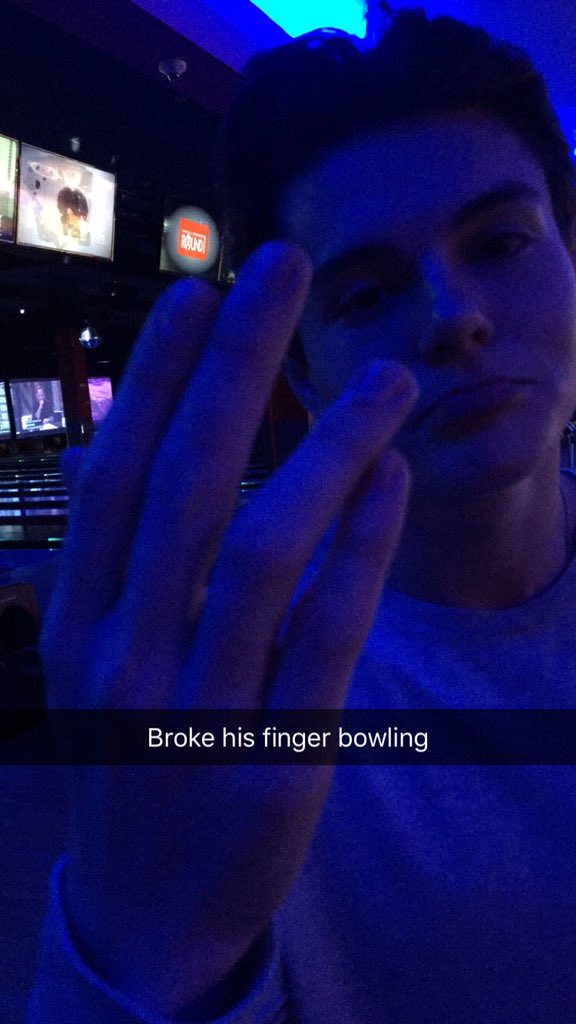 HRG33's tweet photo. When you break your finger bowling 😂😂 @Ritchie_ritchh https://t.co/dvn6XfNRyO