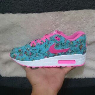 Kororo_Shop's tweet photo. Nike Airmax One Women. Size:36-40. Rp 165.000 https://t.co/XcwSFPjZFA
